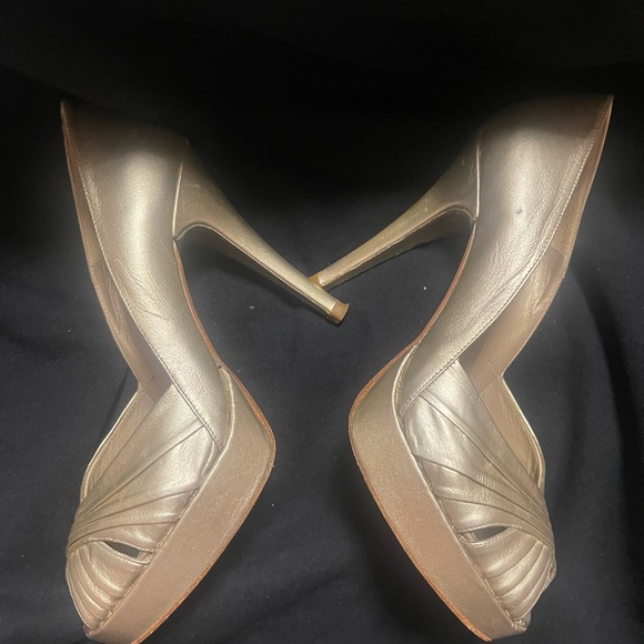 Stuart Weitzman Metallic Gold Heels USA Size 6 - Picture 4 of 13